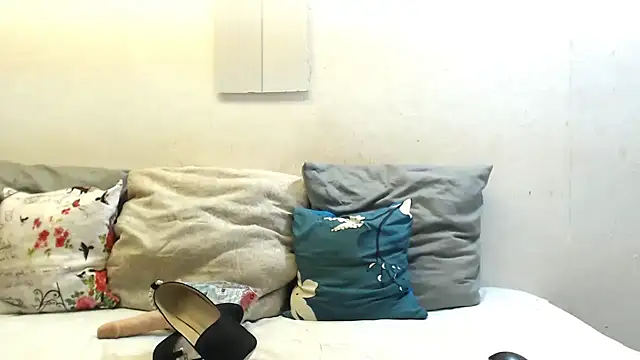 BrunetteNaomi8 online show from June 12, 10:18 pm