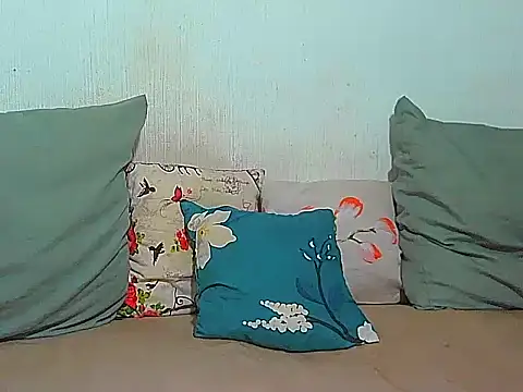 BrunetteNaomi8 online show from April 8, 8:10 pm