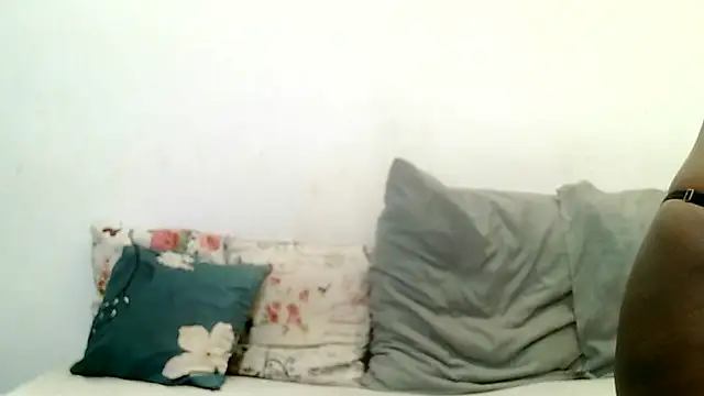 BrunetteNaomi8 online show from May 14, 7:44 pm