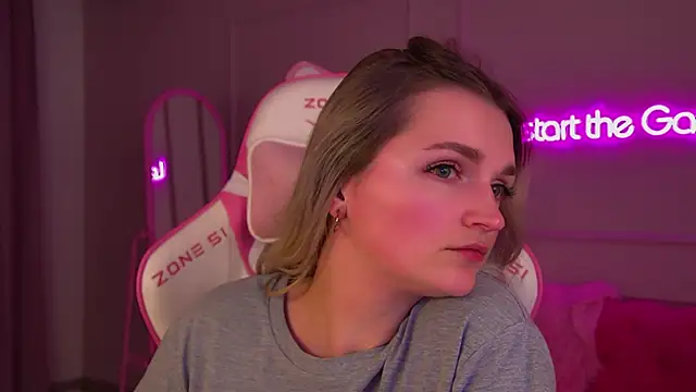 AnnyRaii online show from November 28, 7:47 pm