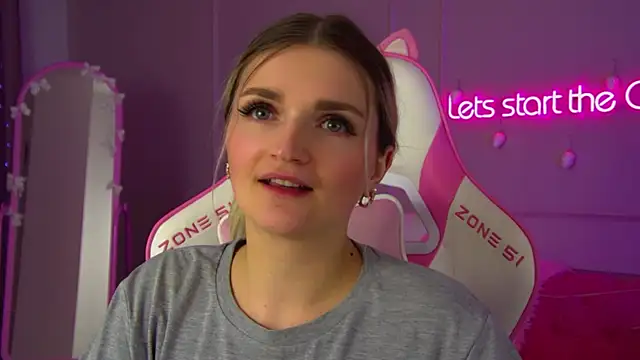 AnnyRaii online show from December 20, 6:33 pm