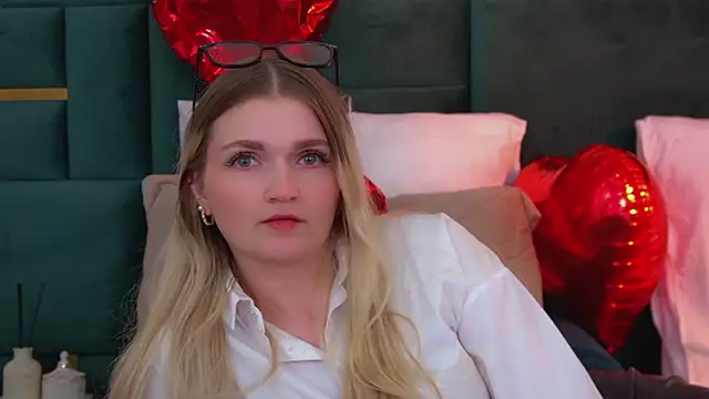 AnnyRaii online show from February 14, 6:08 pm