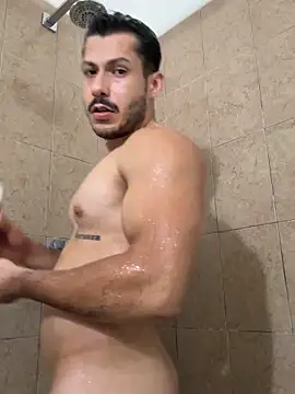 DARG 17 online show from April 4, 12:01 pm