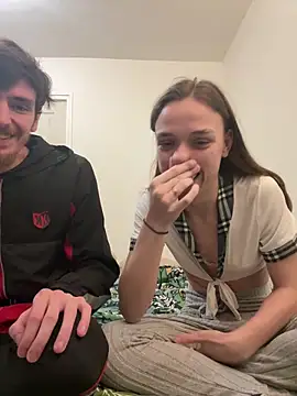 Snapshot of DuoDesir1 chatting on February 15, 7:35 pm DuoDesir1 online show from February 15, 7:35 pm