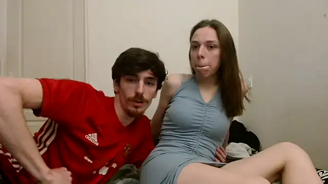 Snapshot of DuoDesir1 chatting on March 3, 3:08 pm DuoDesir1 online show from March 3, 3:08 pm