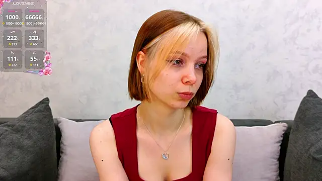 UmbraVelour online show from February 13, 3:45 pm