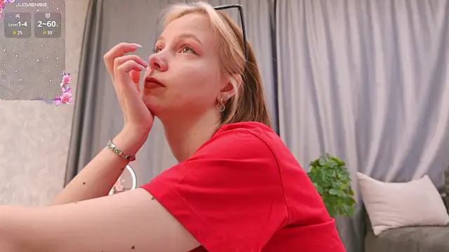 UmbraVelour online show from February 10, 1:10 pm