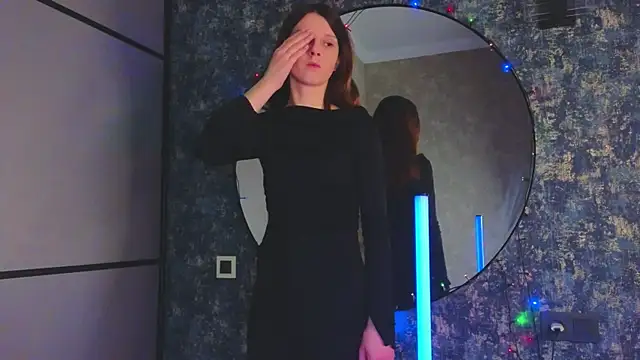 VelvetNyxen online show from December 21, 2:30 pm