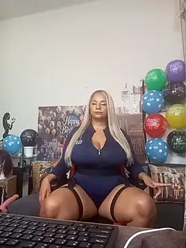 LaReineCleo online show from March 31, 11:23 am