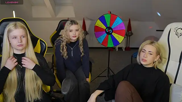 Kara cat online show from December 5, 3:32 pm