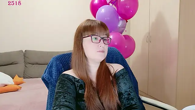Snapshot of Foxy-lady chatting on June 1, 10:20 pm Foxy-lady online show from June 1, 10:20 pm