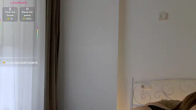 NicoletteBean online show from April 7, 6:37 am