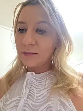 Snapshot of KaylinJan chatting on December 19, 5:10 am KaylinJan online show from December 19, 5:10 am