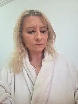 Snapshot of KaylinJan chatting on December 21, 7:32 am KaylinJan online show from December 21, 7:32 am