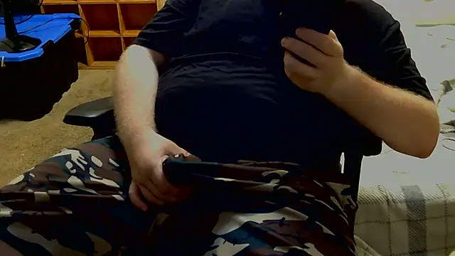 Snapshot of DADDYSOTHICK chatting on August 5, 9:36 am DADDYSOTHICK online show from August 5, 9:36 am