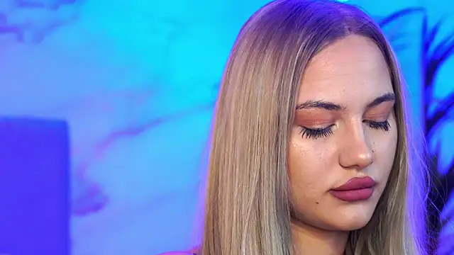 Chloe GraceeX online show from December 3, 11:25 pm