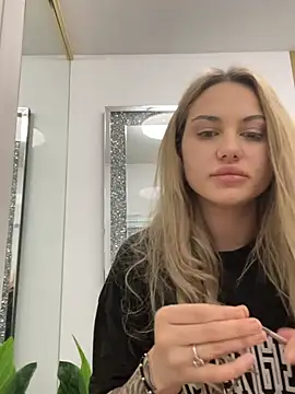 Snapshot of Chloe_GraceeX chatting on February 11, 6:19 pm Chloe GraceeX online show from February 11, 6:19 pm