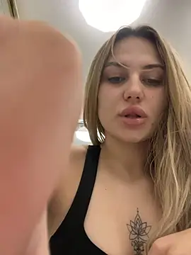 Snapshot of Chloe_GraceeX chatting on February 24, 8:21 pm Chloe GraceeX online show from February 24, 8:21 pm