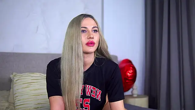 Snapshot of Chloe_GraceeX chatting on February 18, 12:08 am Chloe GraceeX online show from February 18, 12:08 am