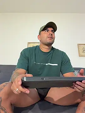 Snapshot of david10kc chatting on February 10, 3:11 pm david10kc online show from February 10, 3:11 pm