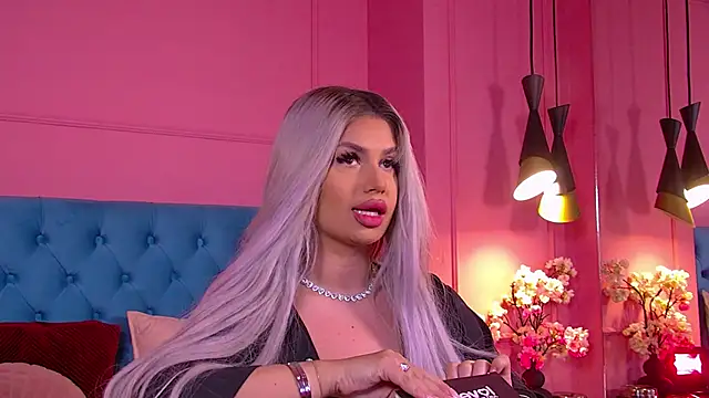 LorrySkye online show from January 13, 5:00 am