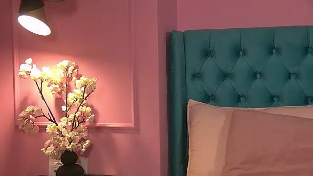 LorrySkye online show from December 20, 5:32 am