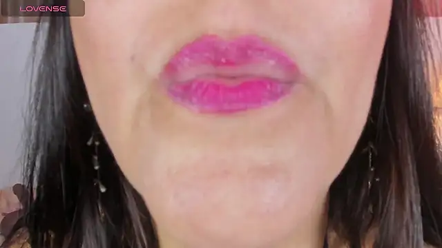 Snapshot of Sharlotte_BBW_ chatting on November 19, 1:11 pm Sharlotte BBW online show from November 19, 1:11 pm