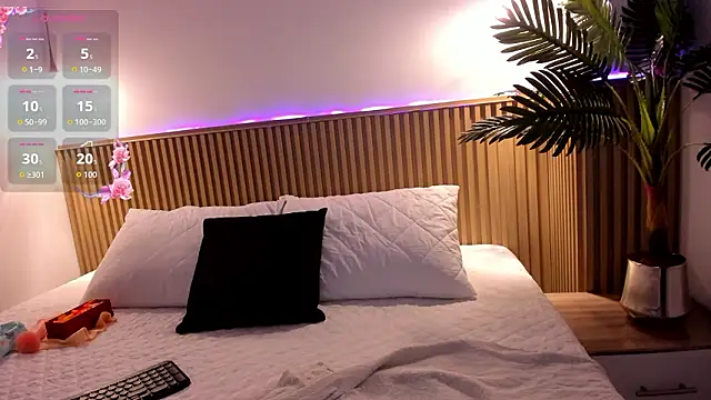 Samantha Sra  online show from March 7, 12:06 am