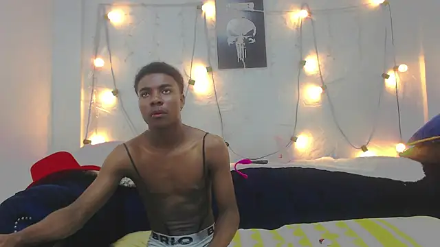 NoahJhonson69 online show from December 15, 7:41 pm