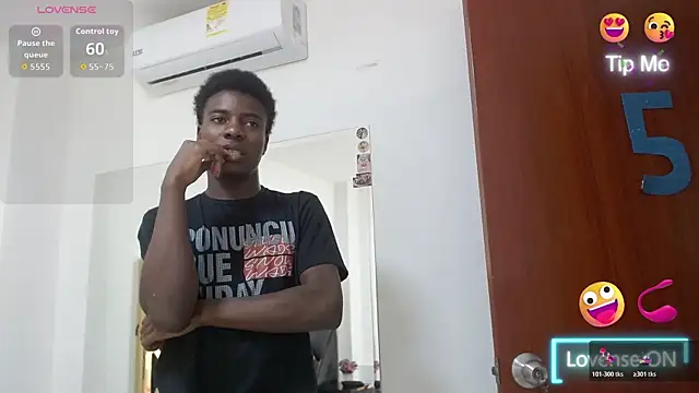 NoahJhonson69 online show from April 1, 11:33 am