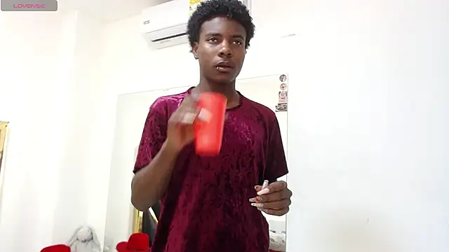 NoahJhonson69 online show from May 8, 11:25 am