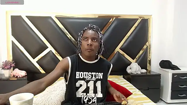 NoahJhonson69 online show from May 31, 11:38 am