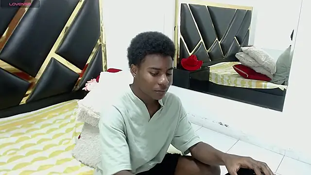 NoahJhonson69 online show from April 19, 11:33 am