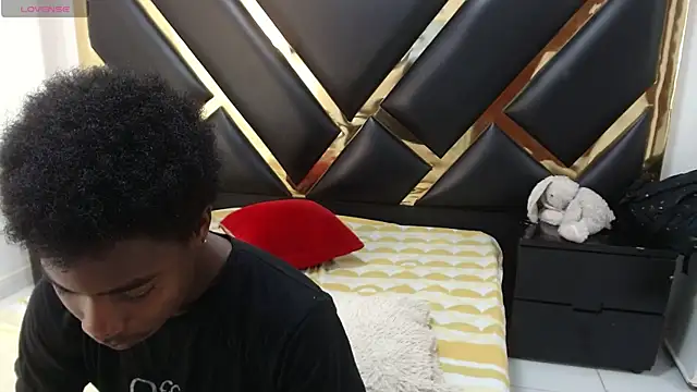 NoahJhonson69 online show from May 28, 11:38 am