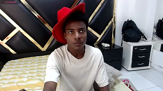 NoahJhonson69 online show from May 4, 11:35 am