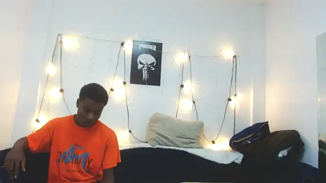 NoahJhonson69 online show from December 18, 7:18 pm