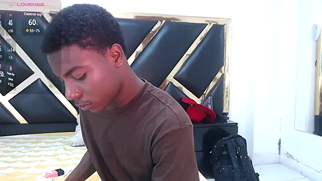 NoahJhonson69 online show from January 7, 7:19 pm