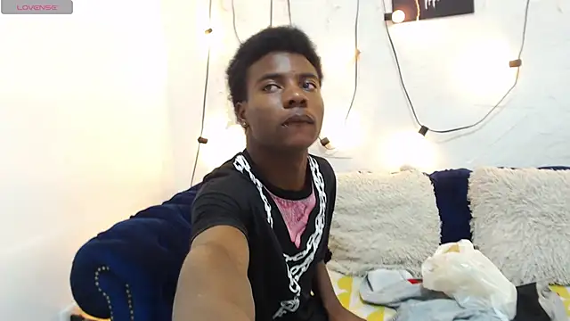NoahJhonson69 online show from April 30, 11:28 am