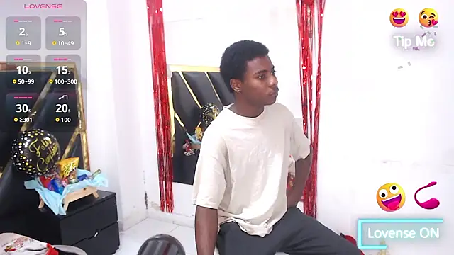 NoahJhonson69 online show from February 14, 11:43 am