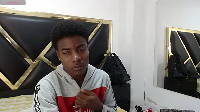 NoahJhonson69 online show from April 17, 2:20 pm