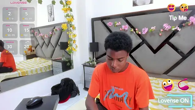 NoahJhonson69 online show from April 13, 12:09 pm