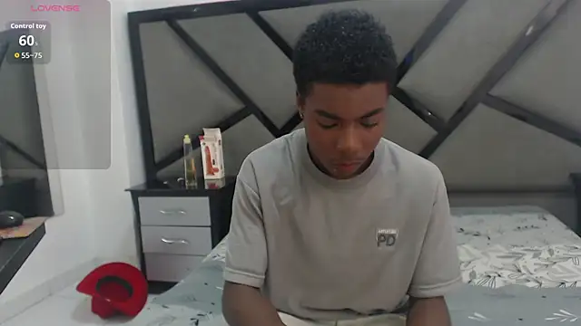 NoahJhonson69 online show from December 4, 6:51 pm