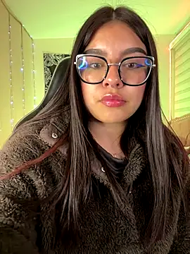 Snapshot of Marianaa__ chatting on November 18, 6:33 pm Marianaa online show from November 18, 6:33 pm