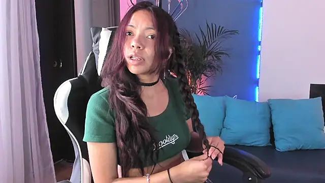 Snapshot of goddess_julieta chatting on December 14, 4:12 pm goddess julieta online show from December 14, 4:12 pm