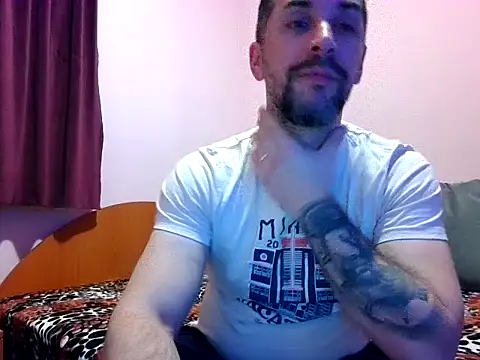 Snapshot of Brianhot8 chatting on November 29, 10:10 pm Brianhot8 online show from November 29, 10:10 pm