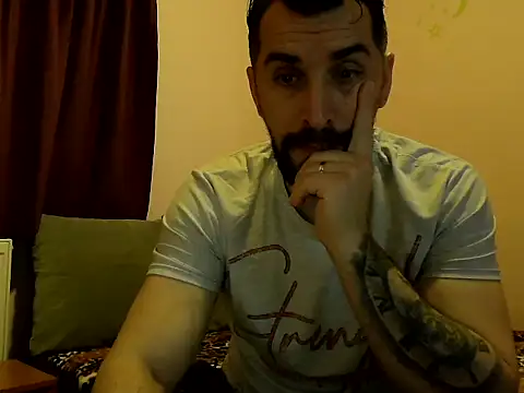 Snapshot of Brianhot8 chatting on November 23, 10:09 pm Brianhot8 online show from November 23, 10:09 pm