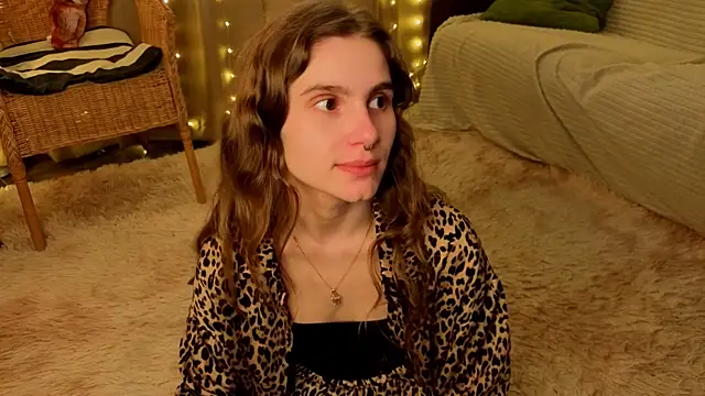Snapshot of RozanneJordan chatting on June 5, 5:18 pm RozanneJordan online show from June 5, 5:18 pm