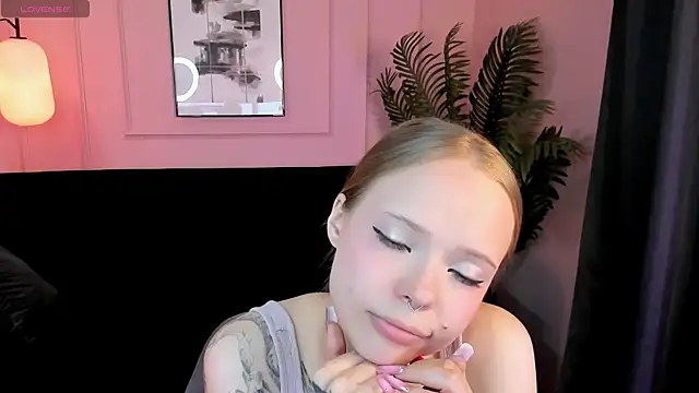 Snapshot of lucy_loy chatting on May 7, 7:56 am lucy loy online show from May 7, 7:56 am