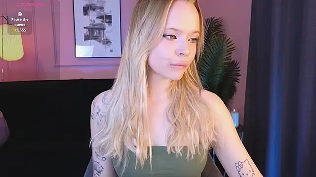 Snapshot of lucy_loy chatting on November 26, 2:28 pm lucy loy online show from November 26, 2:28 pm