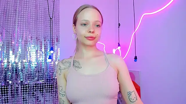 Snapshot of lucy_loy chatting on December 20, 5:54 am lucy loy online show from December 20, 5:54 am